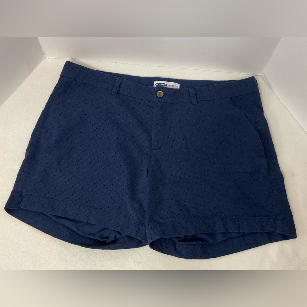 OLD NAVY EYELET DESIGN EVERYDAY SHORTS - SZ 18
